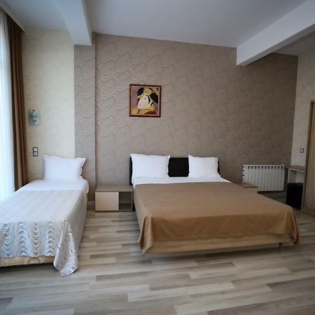 Apart Hotel Central Момчилград Экстерьер фото