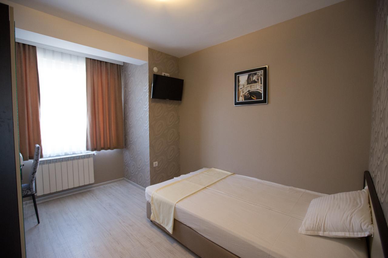 Apart Hotel Central Момчилград Экстерьер фото