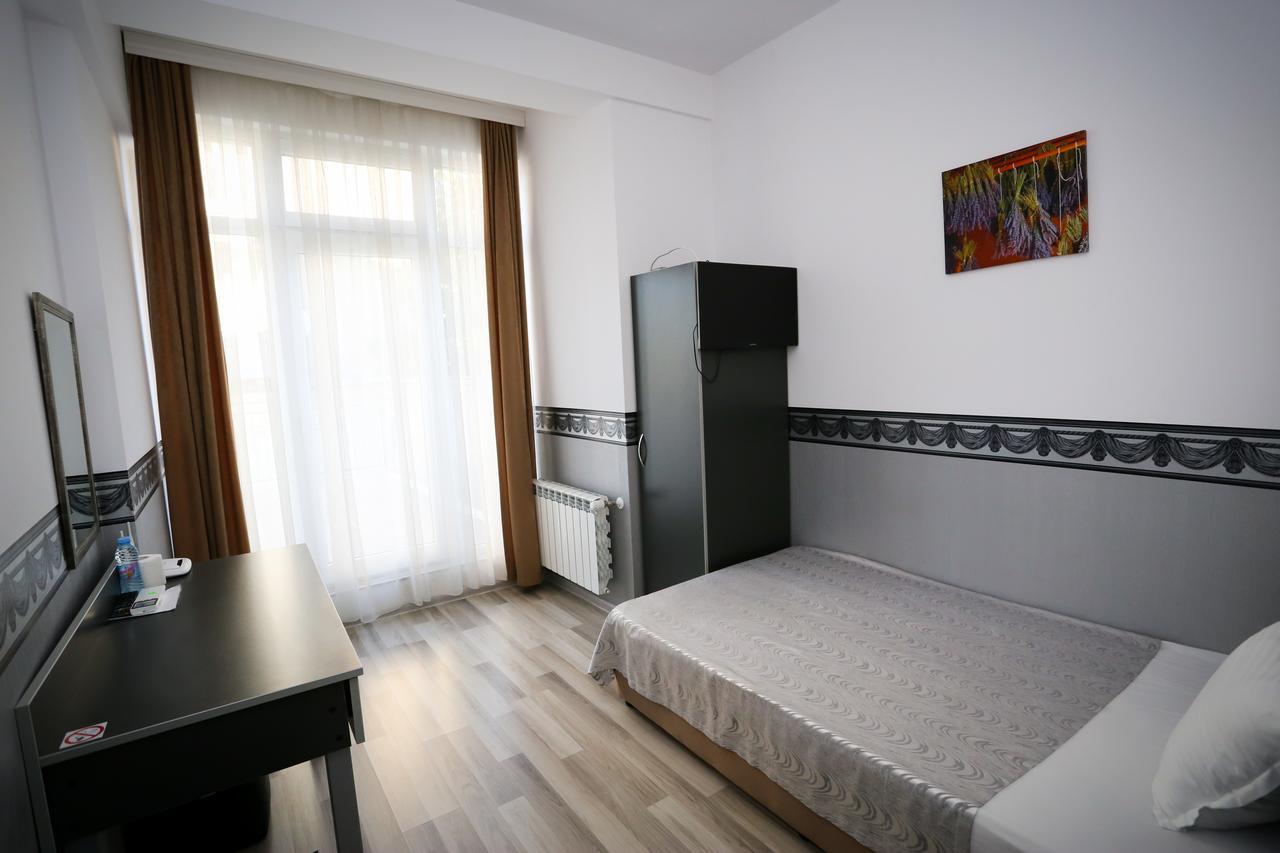 Apart Hotel Central Момчилград Экстерьер фото