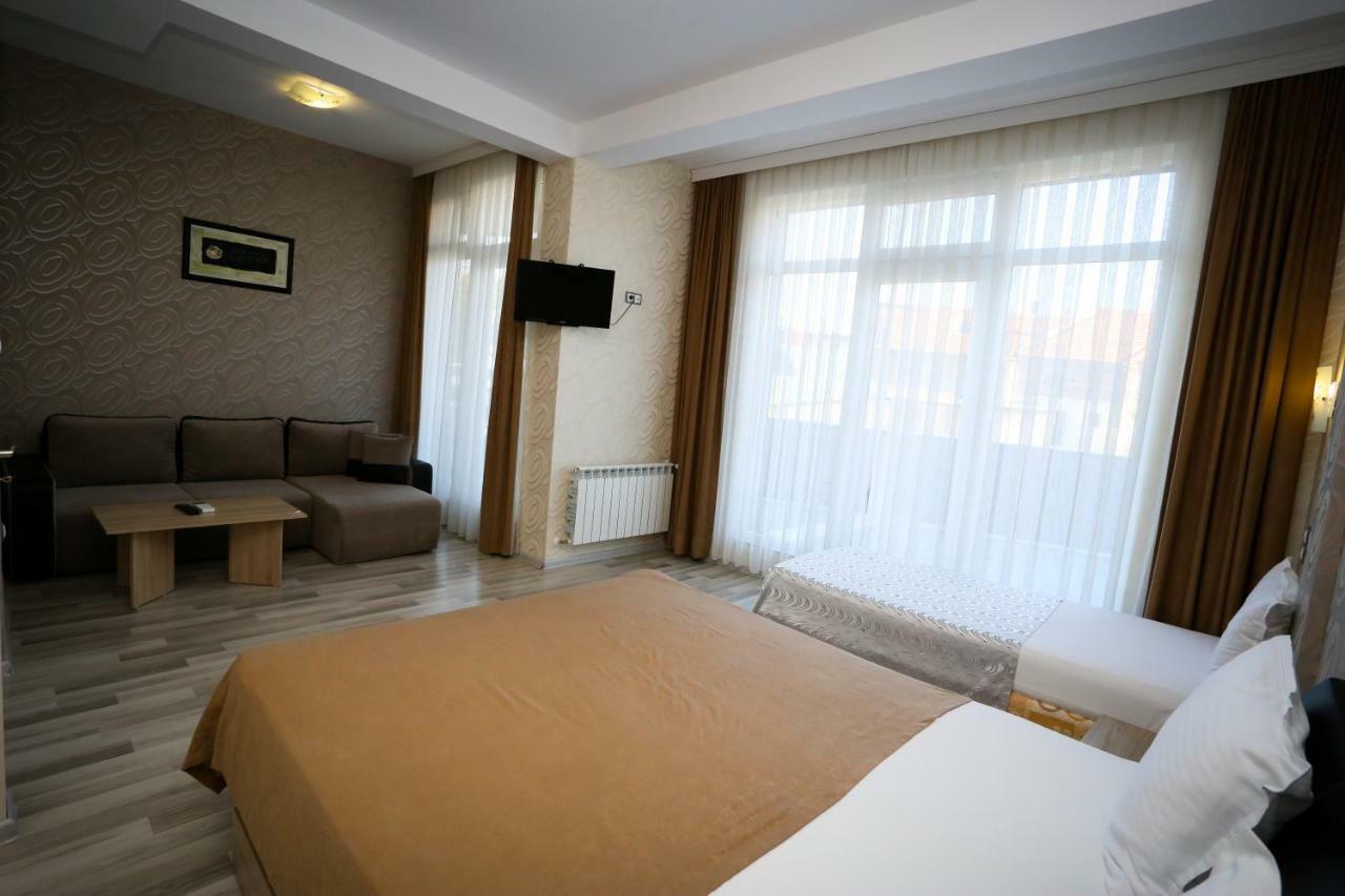 Apart Hotel Central Момчилград Экстерьер фото